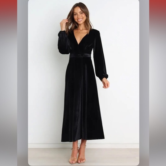 Petal & Pup Dresses & Skirts - Petal + Pup Long Sleeve Marion Velvet Wrap Dress NWT